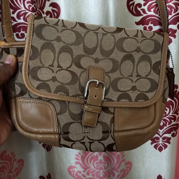 Coach - Picture 2 of 8